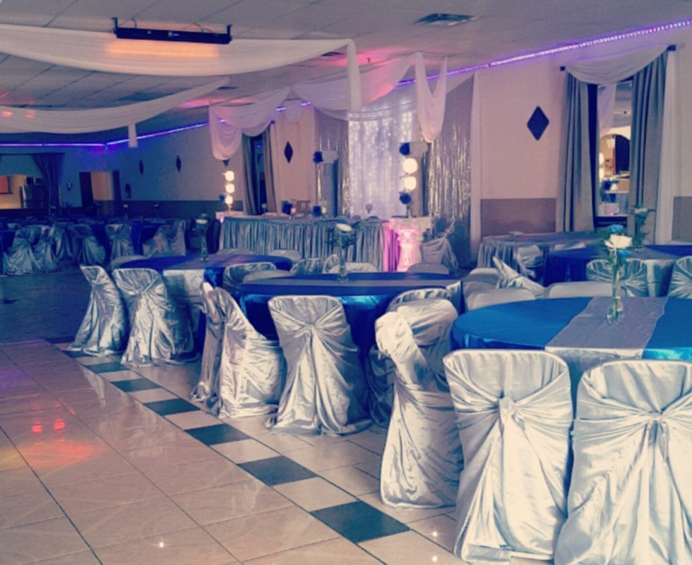 Reception with tables in blue and silver
